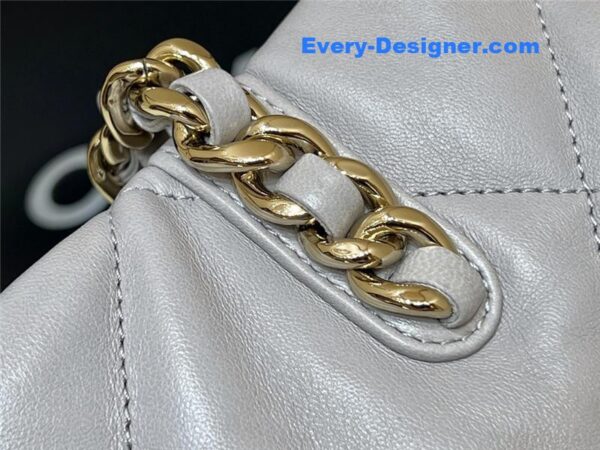 Chanel 19 tote shopping bag - Image 7
