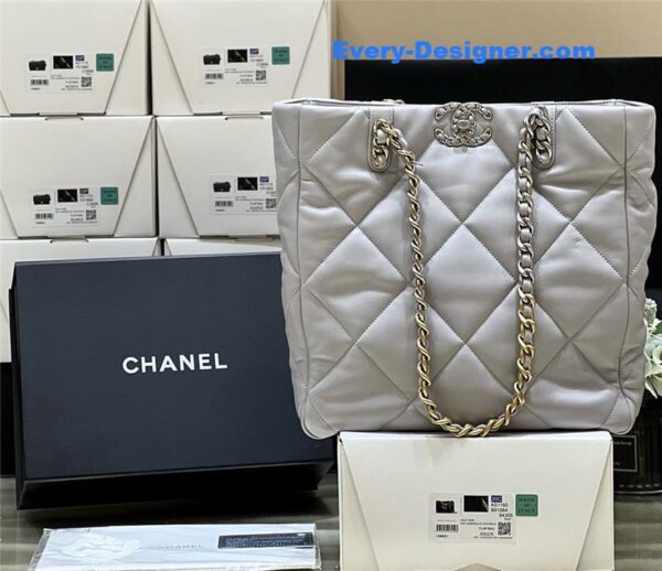 Chanel 19 tote shopping bag - Image 2