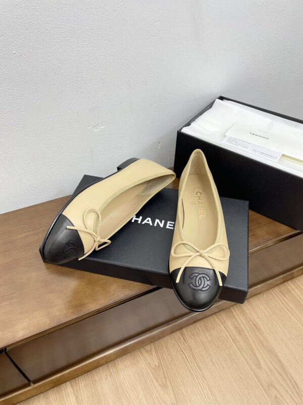 Chanel Black Leather Cap-Toe Ballerina Flats - Image 3