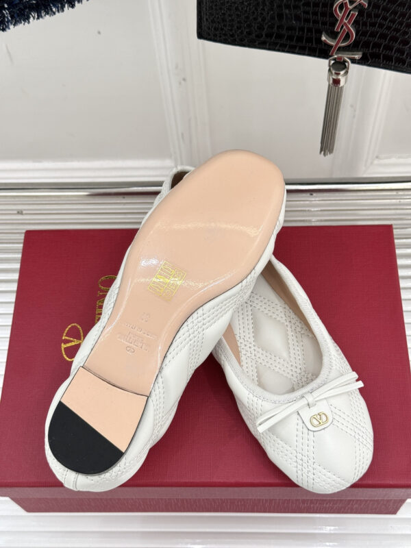 Valentino Garavani White Quiltie 67 Ballerina Flats - Image 2