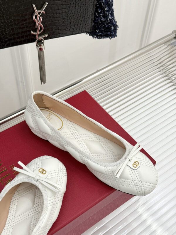Valentino Garavani White Quiltie 67 Ballerina Flats - Image 4