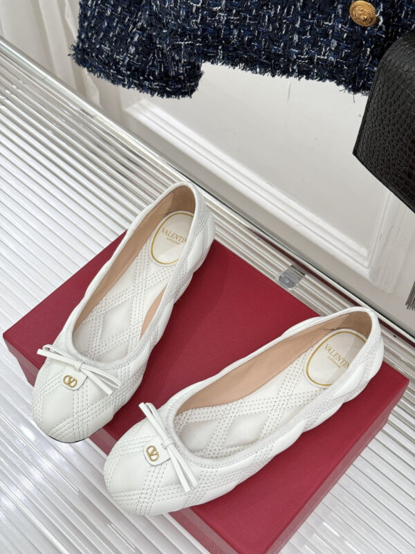 Valentino Garavani White Quiltie 67 Ballerina Flats - Image 5