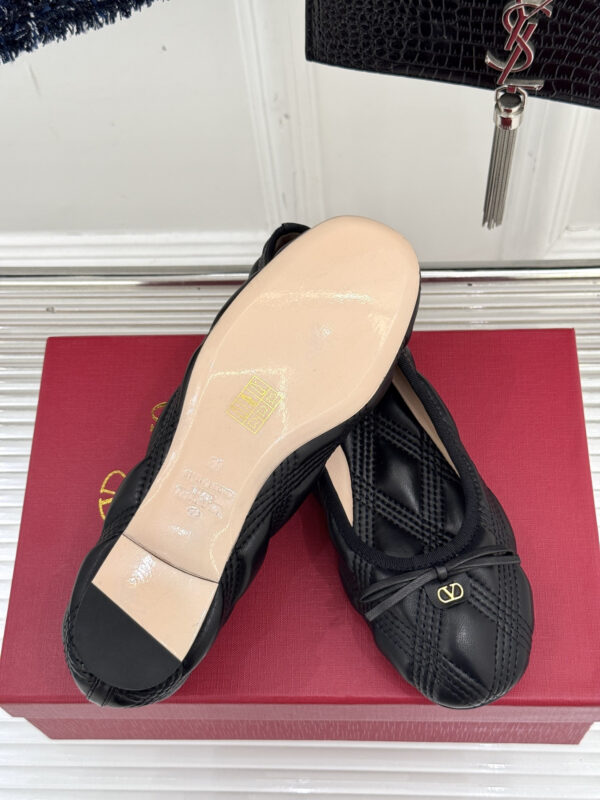 Valentino Garavani Black Quiltie 67 Ballerina Flats - Image 8