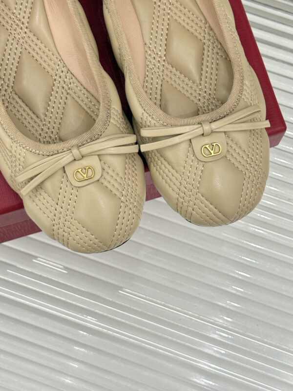 Valentino Garavani Quiltie 67 Ballerina Flats Beige - Image 2