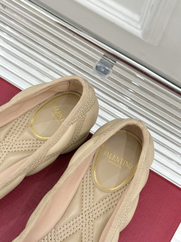 Valentino Garavani Quiltie 67 Ballerina Flats Beige - Image 3