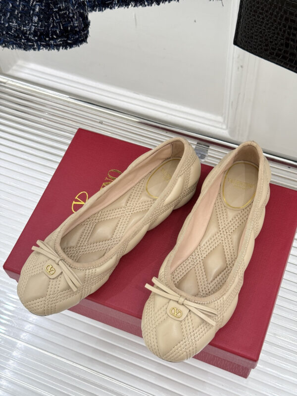 Valentino Garavani Quiltie 67 Ballerina Flats Beige - Image 6
