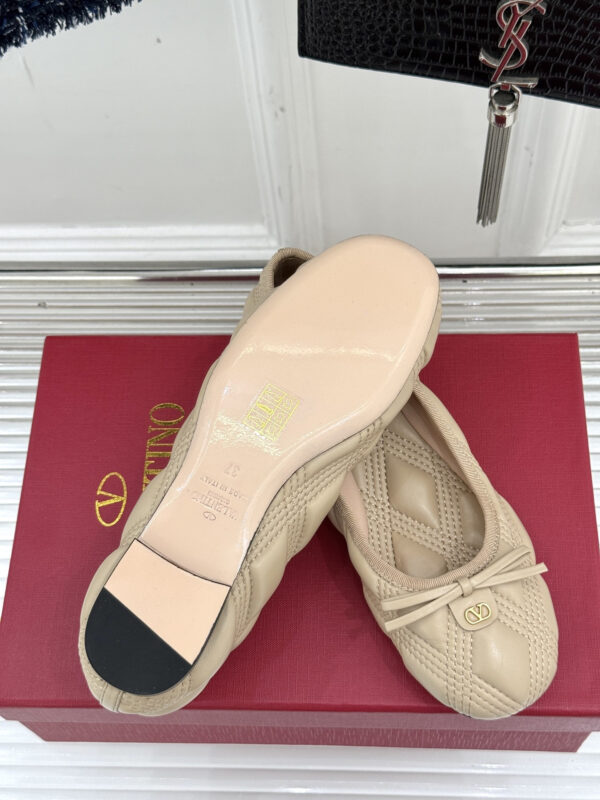 Valentino Garavani Quiltie 67 Ballerina Flats Beige - Image 8