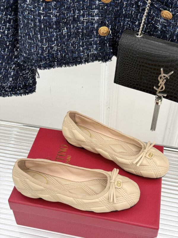 Valentino Garavani Quiltie 67 Ballerina Flats Beige - Image 9