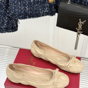 Valentino Garavani Quiltie 67 Ballerina Flats Beige