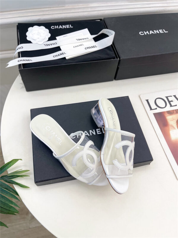 Chanel White PVC Patent Leather CC Slides - Image 3