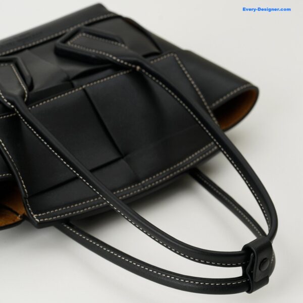 bottega veneta arco mini leather tote - Image 3