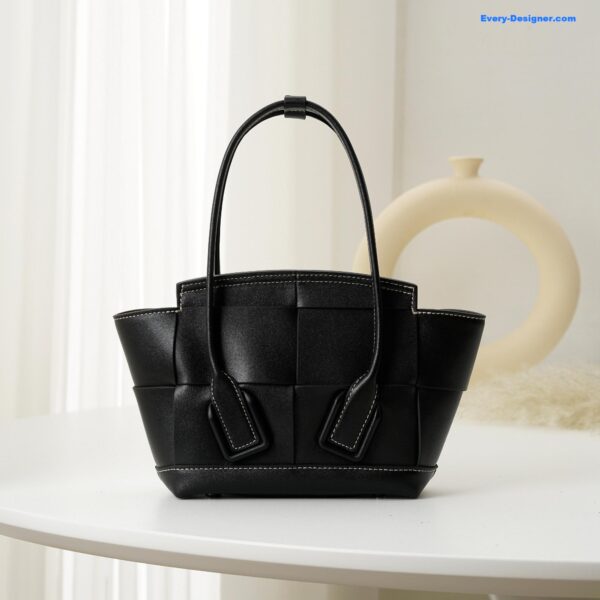 bottega veneta arco mini leather tote - Image 4