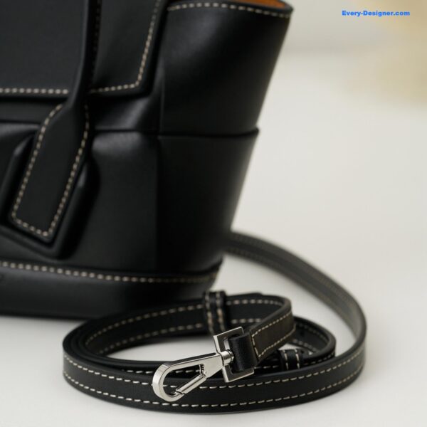 bottega veneta arco mini leather tote - Image 9