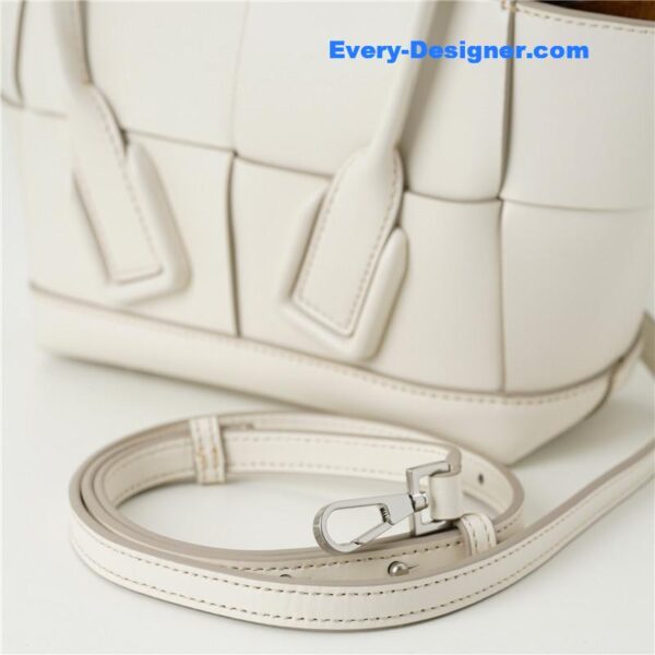 bottega veneta arco mini leather tote - Image 7