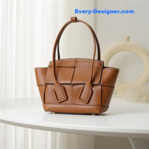 bottega veneta arco mini leather tote