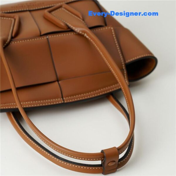 bottega veneta arco mini leather tote - Image 9
