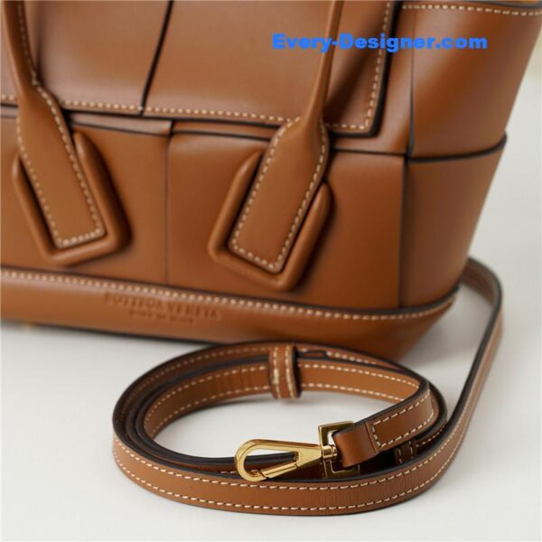 bottega veneta arco mini leather tote - Image 3