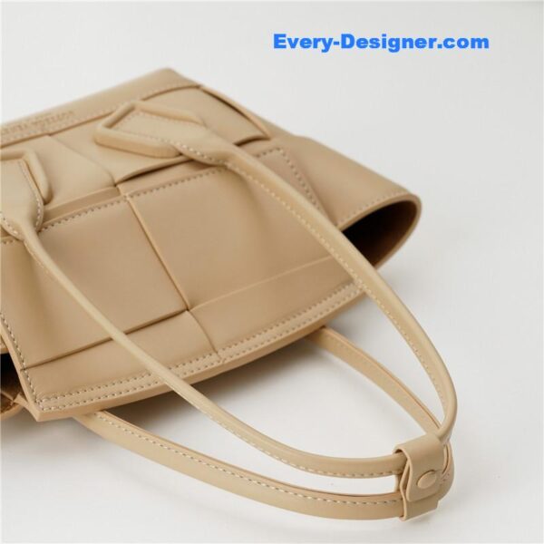 bottega veneta arco mini leather tote - Image 2