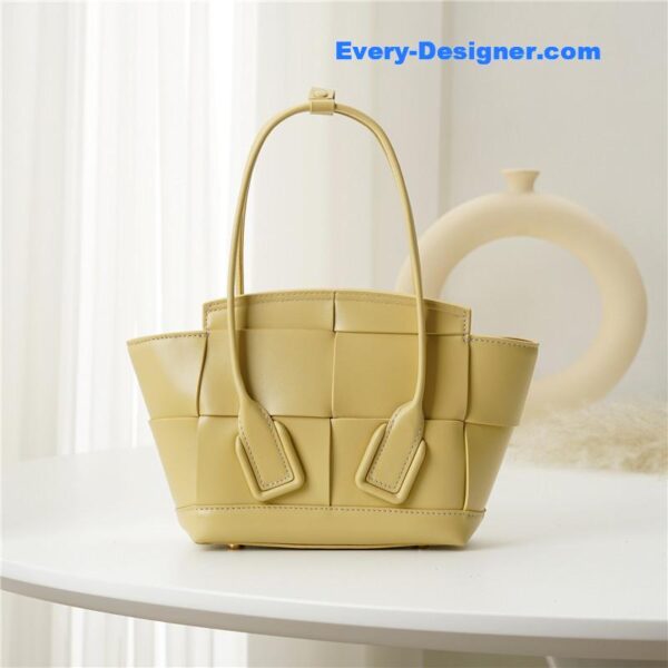 bottega veneta arco mini leather bag - Image 9