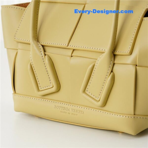 bottega veneta arco mini leather bag - Image 6