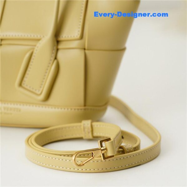bottega veneta arco mini leather bag - Image 7