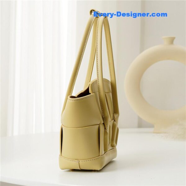 bottega veneta arco mini leather bag - Image 5